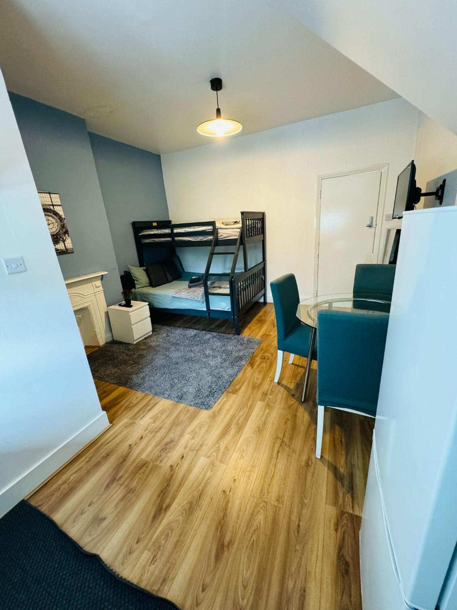 London Guest Studios 8 Екстериор снимка